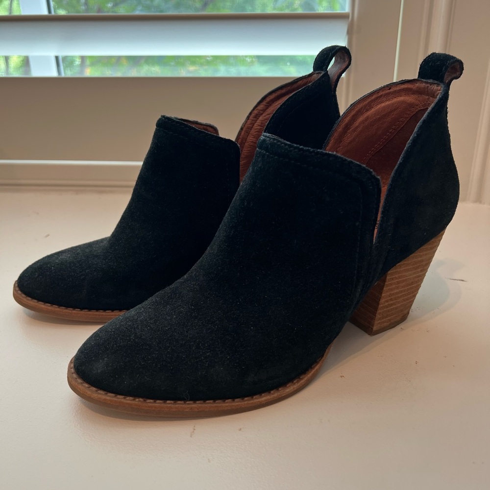 Jeffrey Campbell black suede booties in size 7.5